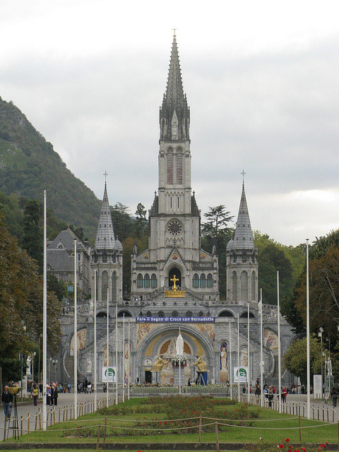 Basilique Notre-Dame-du-Rosaire, Lourdes, France - Evan